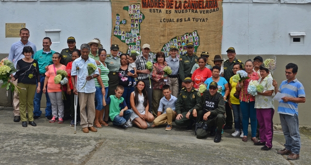 En-memoria-de-todos-los-hombres-y-mujeres-Policías 
