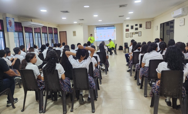 Policía Nacional fortalece jornada de prevención en instituciones educativas de la Comuna 2