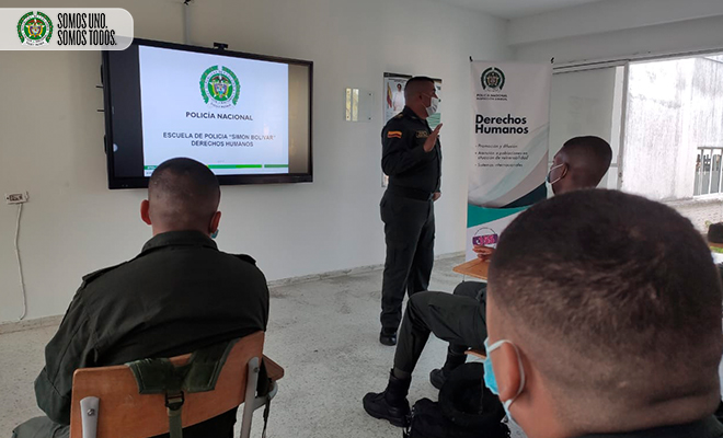 Estudiantes se capacitan para servir a la comunidad