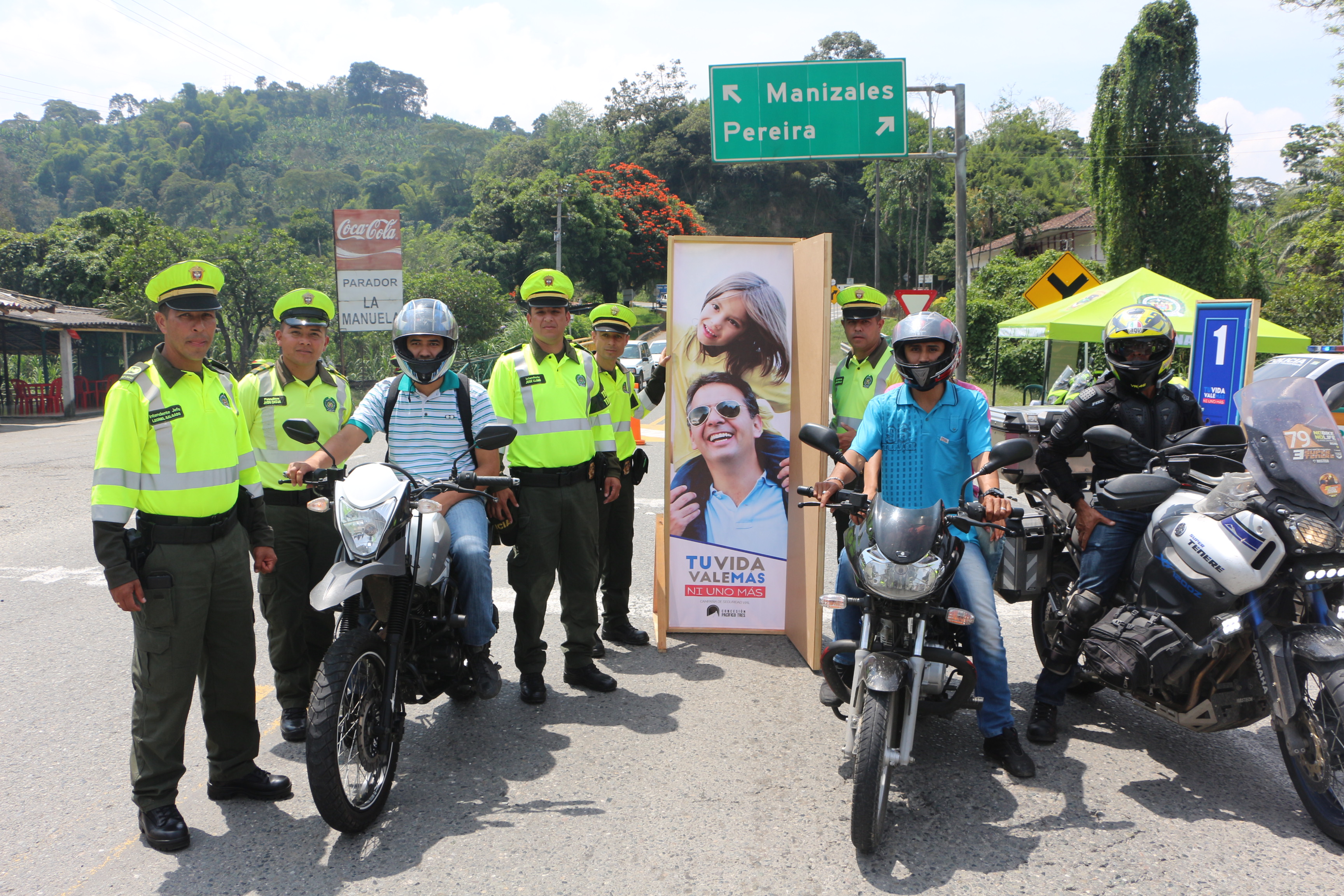Policías de transito en Manizales invitan a los usuarios a decidir en semana santa 