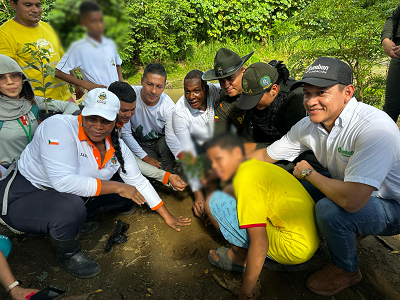 Policía Nacional se une a la celebración del Día del árbol con jornada de siembra y limpieza