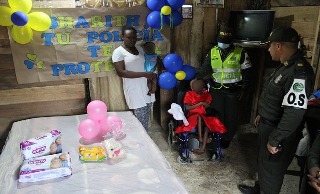 Policías hicieron obra social