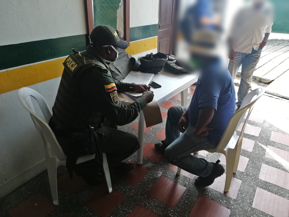 se transportaban en una ambulancia violando el aislamiento 