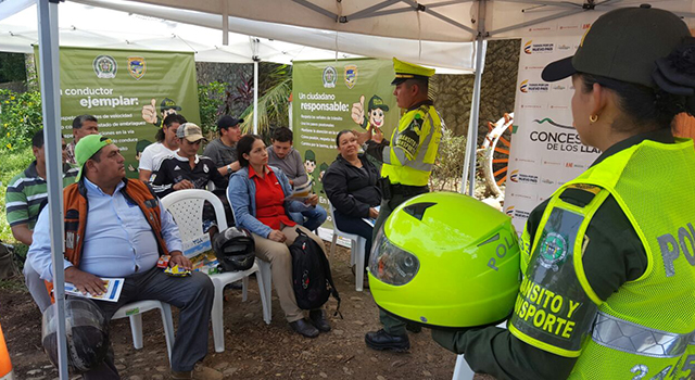 ‘En la vía-su vida e integridad-es nuestra prioridad´-policia-meta