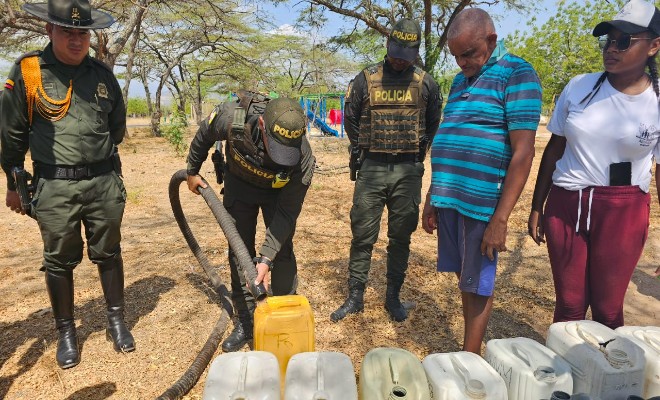 La Policía Nacional suministró agua potable a los habitantes del corregimiento de Guacoche