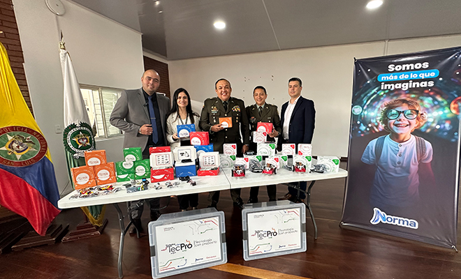 Los colegios de la Policía reciben laboratorio de robótica