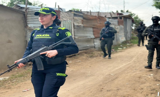teniente coronel recorre veredas, barrios y zonas rurales a pie