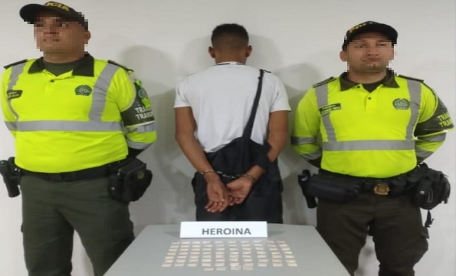 Capturado con 74 bolsas plástica 