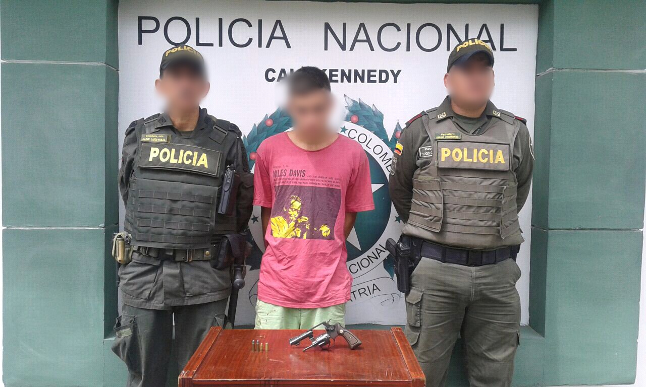 Un-hombre-conocido-como-el-menor-fue-capturado-cuando-intimidaba-a-unos-ciudadanos-con-un-arma-de-fuego