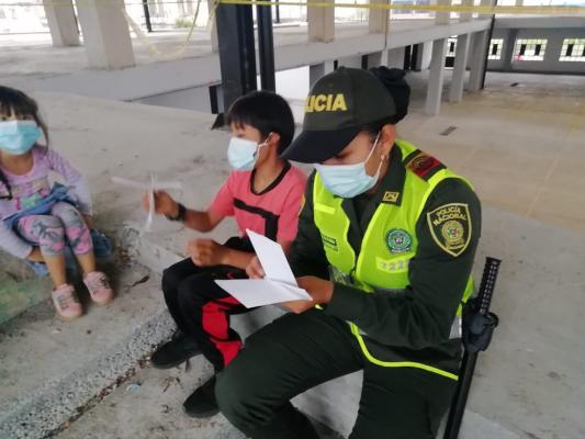 Uniformados_en_Barbosa_adelanta_la_campaña_“abre_tus_ojos_ no_al_reclutamiento_infantil”_5