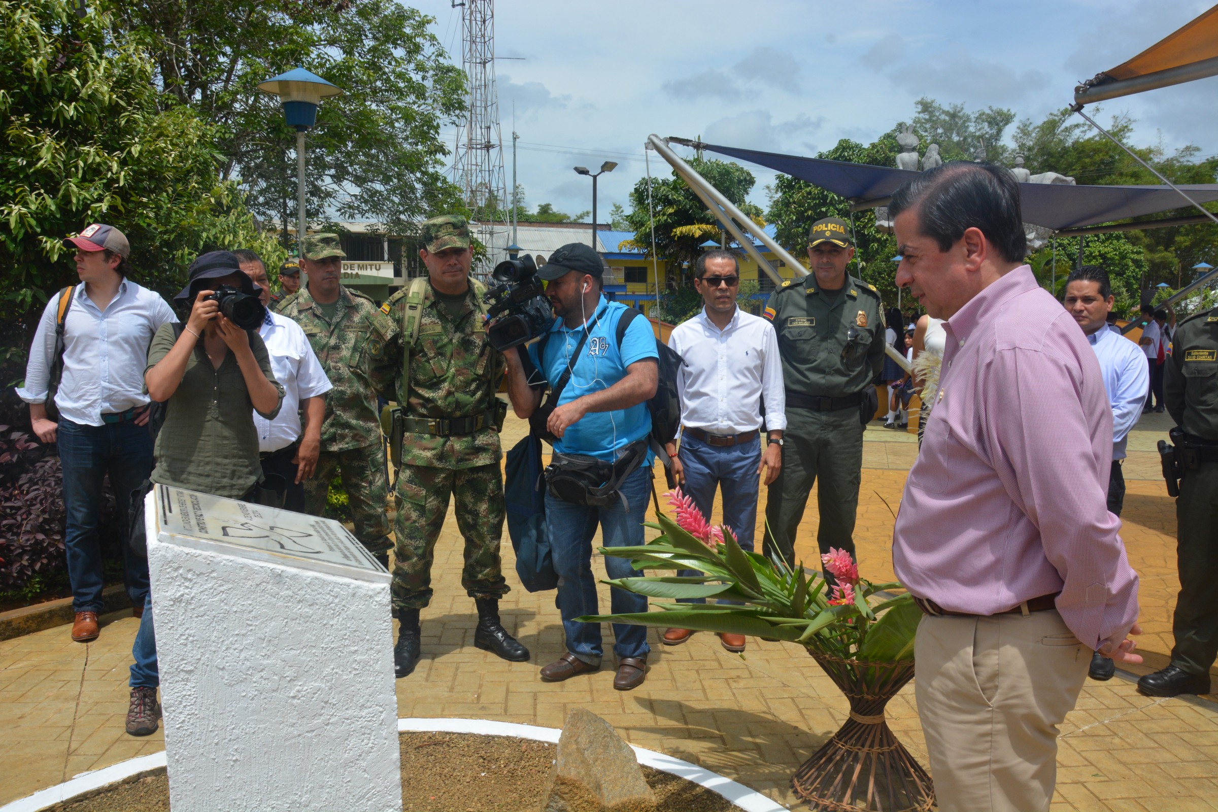 visita ministro del interior mitu