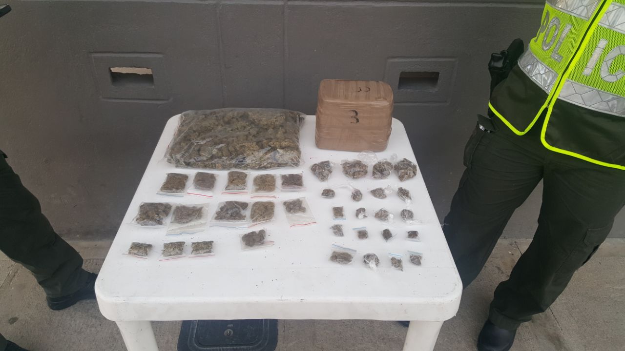 Un bolso que en su interior contenía 10 kilos de marihuana.