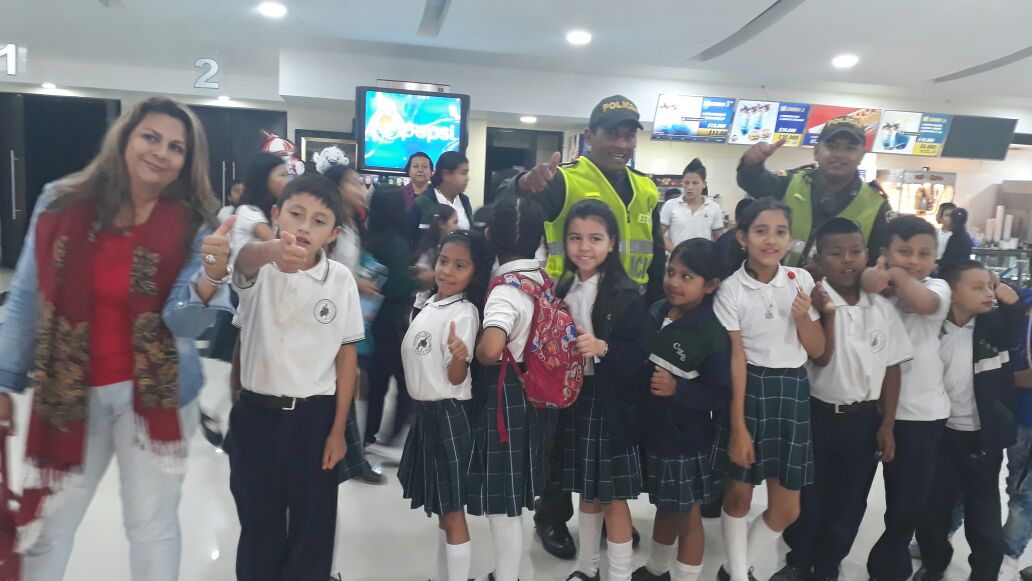 Estudiantes de tres instituciones educativas vulnerables de la ciudad blanca