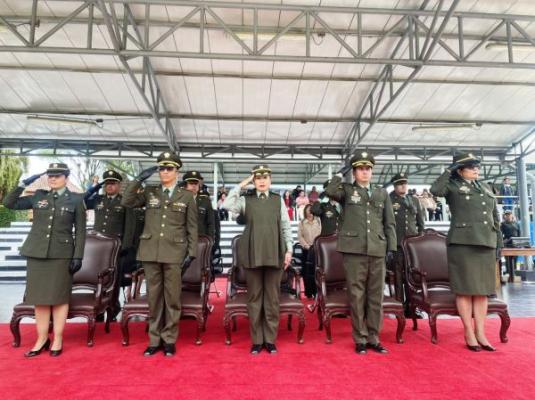 203 estudiantes recibieron su placa 