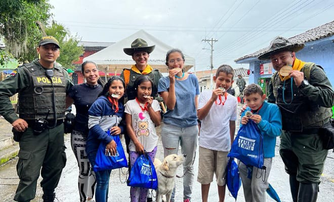 Esta_actividad_permitio_afianzar_los_lazos_de_confianza_con_la_ciudadanía,_además_de_brindar_espacios_de_sano_esparcimiento_y_unión_familiar_durante_esta_temporada_navideña.