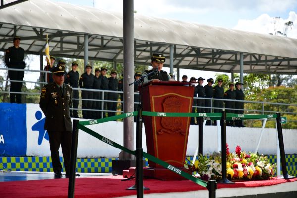 En las instalaciones de la Escuela de Carabineros Provincia de Vélez fueron ascendidos 05 señores oficiales