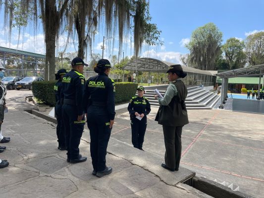 Entrega de personal y acompañamiento por parte de vicerrectores DINAE