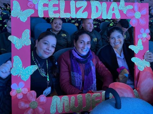 fotos con marco de Feliz día de la mujer 