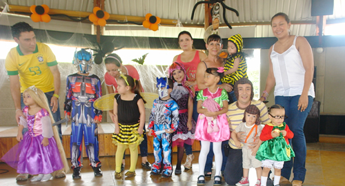 311014-dia de niños-familia-comunidad-disfraces-prevencion