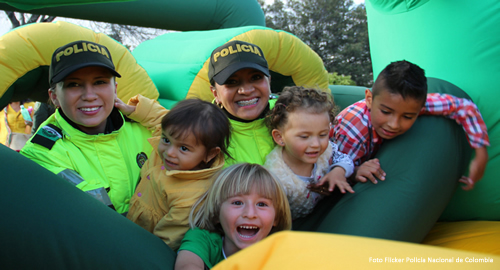 cine-ninos-medellin-policia