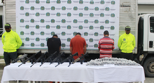 choco frente cacique policia