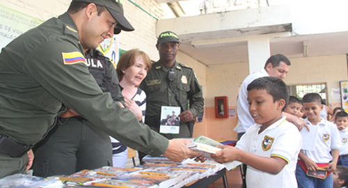 kits en  campaña de sensibilización en centros educativos