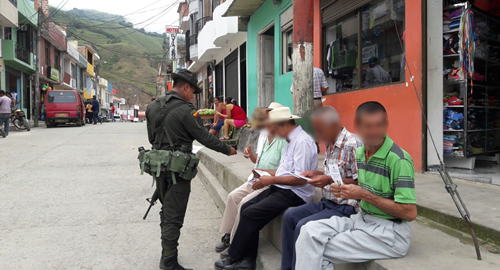 140316-campana-sin-oro-se-vive-sin-agua-se-muere-narino-policia