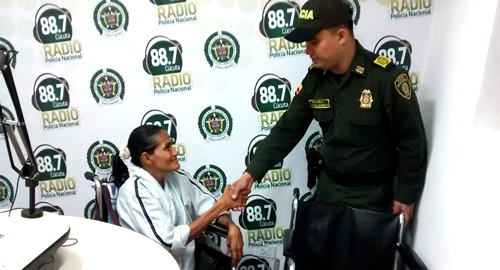 comunitaria silla de ruedas emisora policia