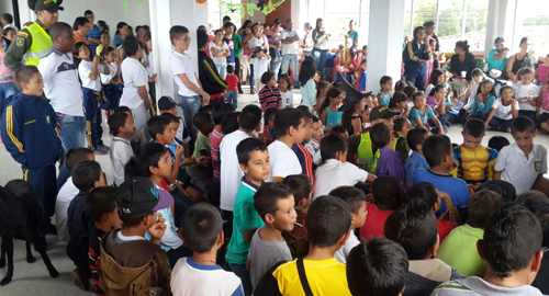 281015-actividad-hallowen-pereira-policia