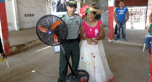 policia-de la mano-rocheros-