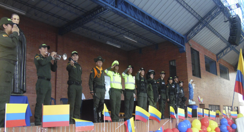 100815-actividad-reconocimiento-labor-policia-colegio