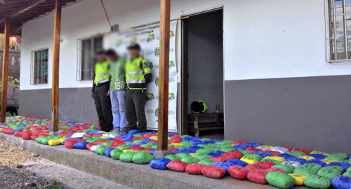 290915-Capturado-hombre-transportaba-camion-250-kilos-marihuana-antioquia