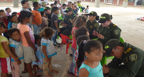 POLICIA NACIONAL-COMUNIDAD-TILLAVA-META-NIÑOS
